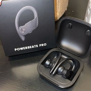 Black Powerbeats Pro